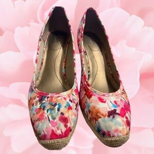 Life Stride Pink White Blue Floral Watercolor Cork Wedge Slip On High Heels 10M